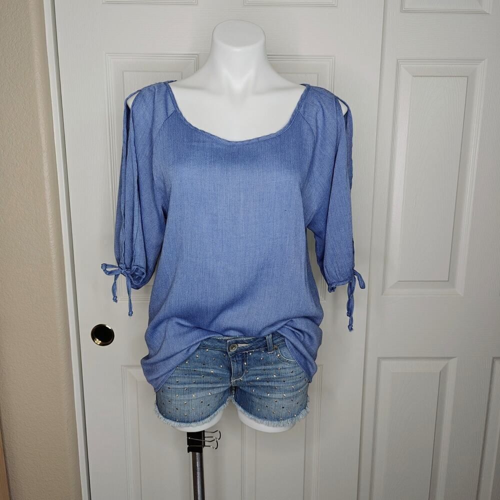 Kaileigh chambray cold shoulder blouse sz L